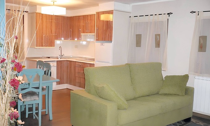 Laspaules Apartment | Homerez - Apt Mountain View Laspaúles