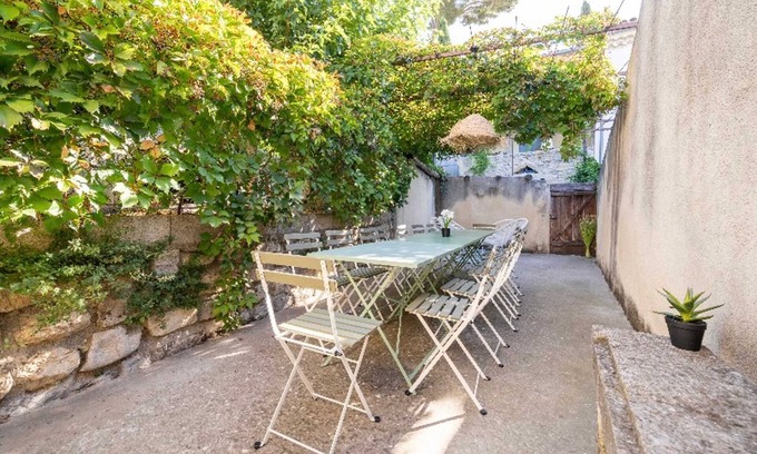 Montfrin House | Homerez - Authentic House in Montfrin with Terrace and Air Conditioning
