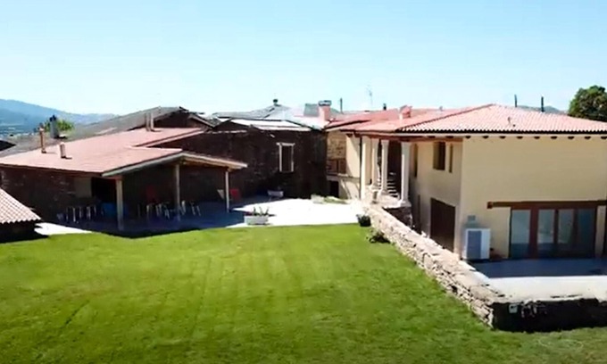 Viana do Bolo Apartment | Homerez - Beautiful appartement for 6 ppl. with garden and terrace at Mourisca