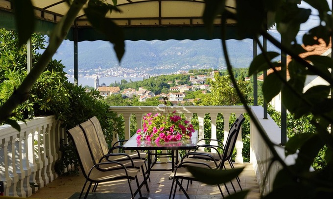Radovici Apartment | Homerez - Beautiful appartement 900 m away from the beach for 5 ppl. at Radovići