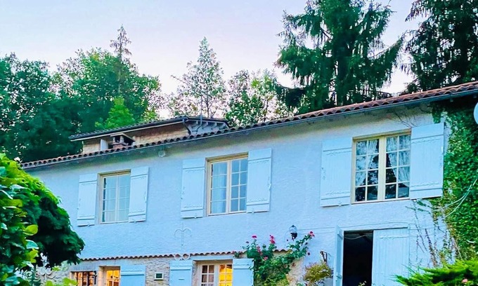 Negrondes House | Homerez - Beautiful house for 6 ppl. with swimming-pool at Négrondes
