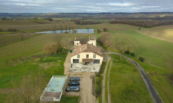 Montpezat-de-Quercy Villa | Homerez - Big villa for 14 ppl. with swimming-pool at Montpezat-de-Quercy