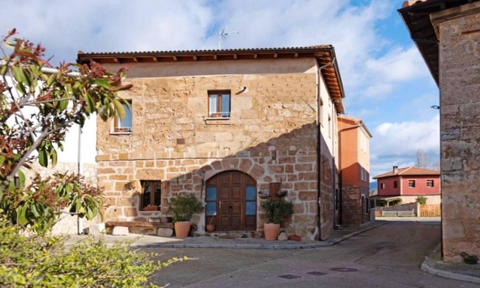 Llano de Bureba House | Homerez - Big house for 14 ppl. at Llano de Bureba