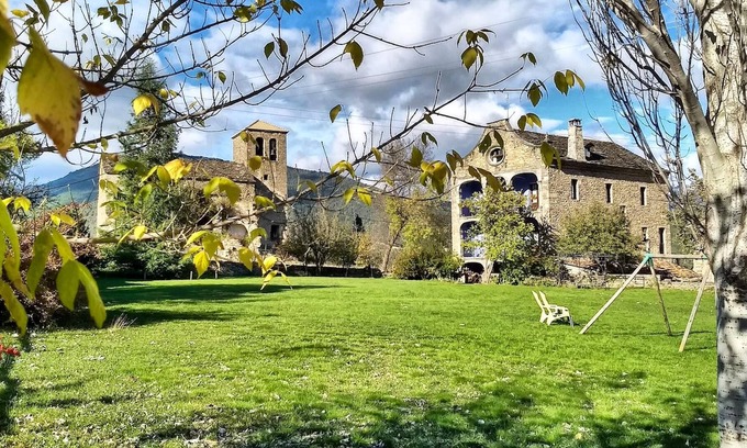 Albella House | Homerez - Big house for 18 ppl. with garden at Albella