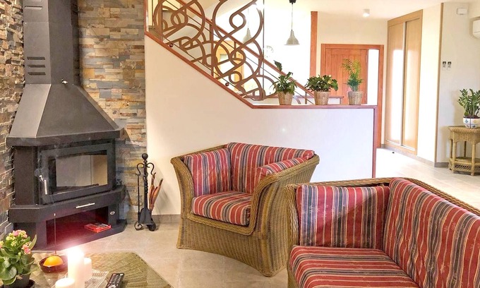 Cretas House | Homerez - Big house for 10 ppl. with terrace at Cretas