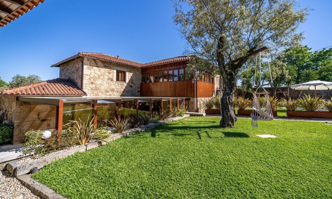 Amares House | Homerez - Big house for 10 ppl. with swimming-pool, garden and terrace at Braga