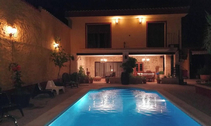 Alcazar de San Juan Ski Chalet | Homerez - Chalet in Cinco Casas