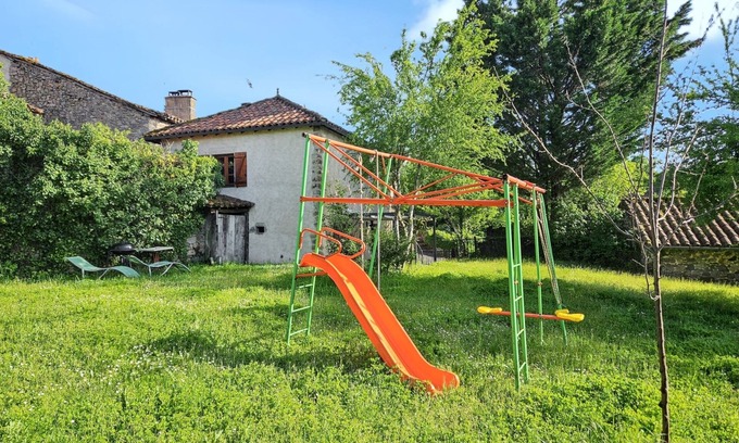 Peyrusse-le-Roc House | Homerez - Charming House Peyrusse le Roc, Garden