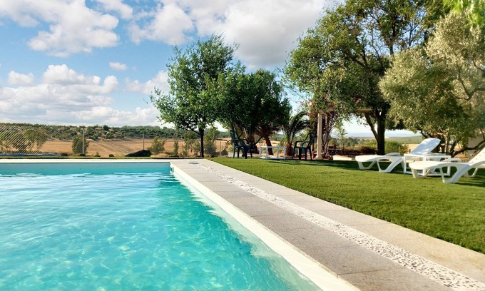 La Campana Villa | Homerez - Charming House in La Campana with Mountain View