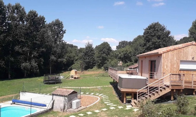 Chalandray House | Homerez - Charming house with shared pool in Chalandray