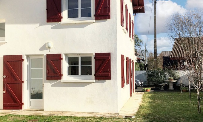 Arcangues House | Homerez - Charming house in Arcangues with mountain views