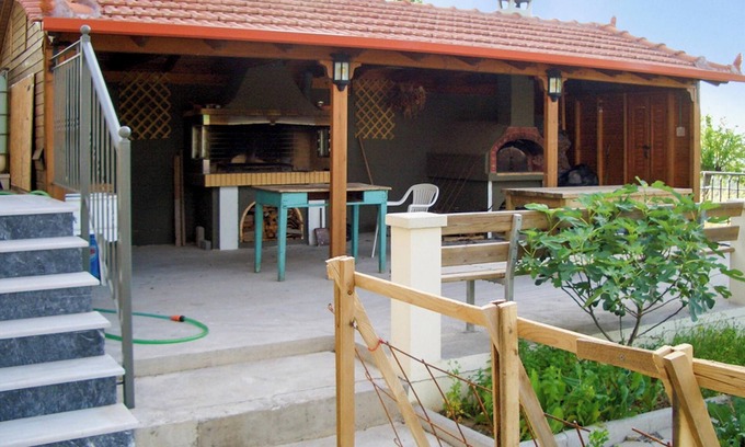 Vlachokerasia House | Homerez - Charming House with Mountain View in Manthirea