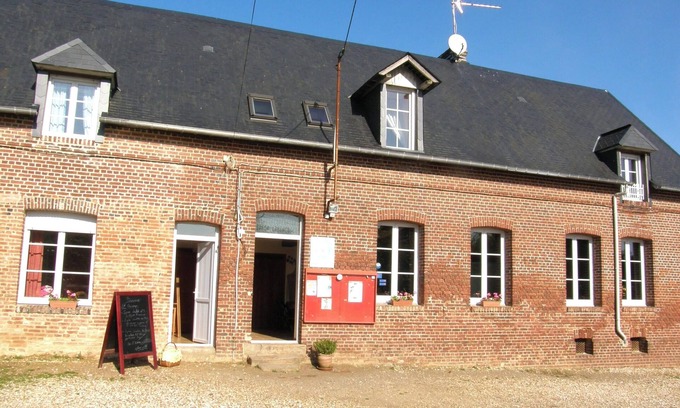 Berville House | Homerez - Charming House in Berville with Garden