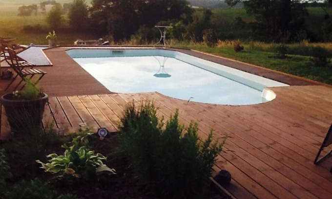 Chateney House | Homerez - Charming House in Châteney with Shared Pool