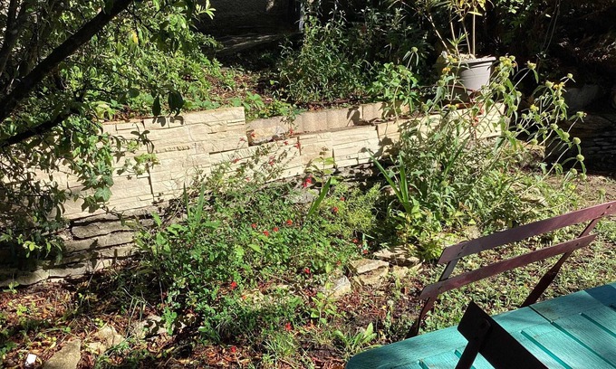 Vacheres House | Homerez - Charming House in Vachères with Garden and Mountain View