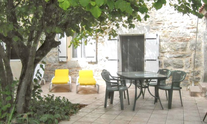 Cajarc House | Homerez - Charming House in Cajarc with Garden