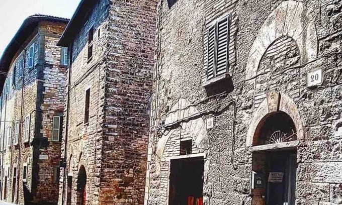 Gubbio House | Homerez - Charming House in Gubbio with Mountain View