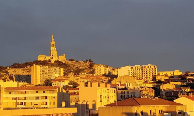 Saint-Lambert Apartment | Homerez - Charming studio with sea view in Marseille