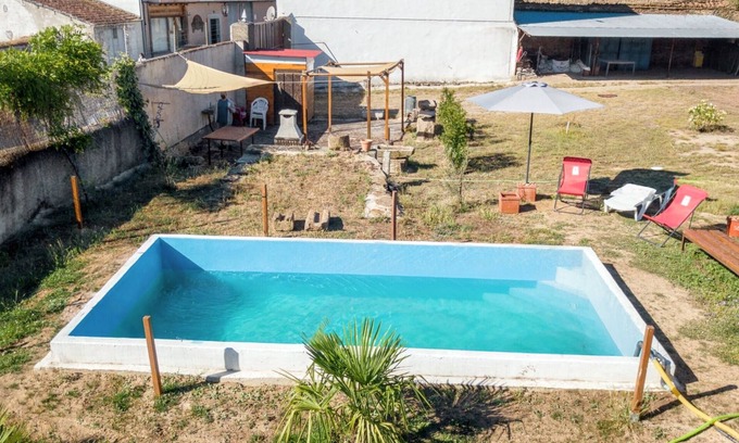 Vitigudino Villa | Homerez - Charming Villa Near Vitigudino with Shared Pool