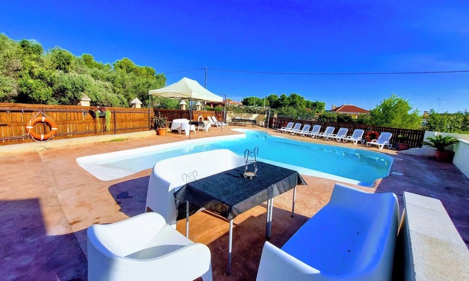 Chiva Villa | Homerez - Charming Villa in Godelleta with Private Pool