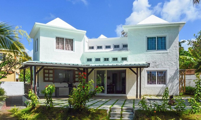 Blue Bay Villa | Homerez - Charming villa near Mahebourg with a private pool