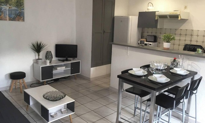 Vedene Apartment | Homerez - Comfortable apartment in Vedène - 45m² - terrace