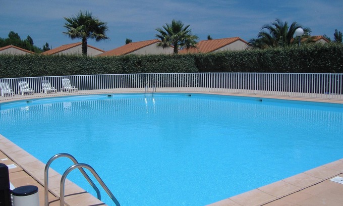 Torreilles House | Homerez - Comfortable House in Torreilles with Private Garden