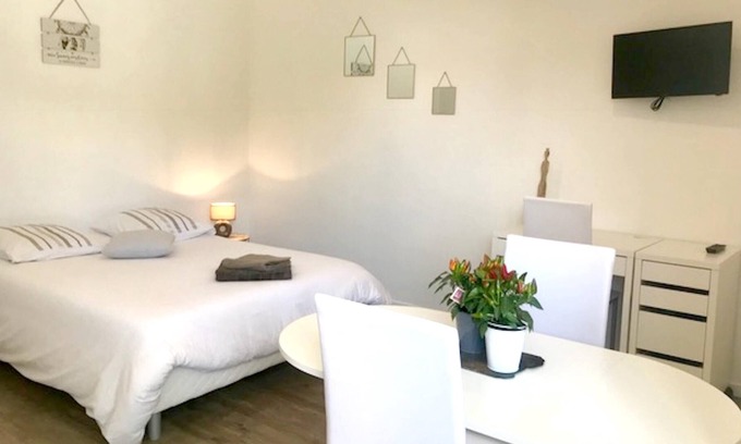 Zone d'Activite Sud-Est Apartment | Homerez - Cosy Studio in Rennes, 25 m² + Garden.