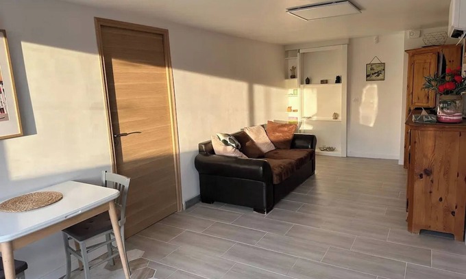 Feyzin Apartment | Homerez - Cozy Apartment in Feyzin - 47 m² with Parking