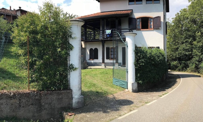 Sostegno House | Homerez - Cozy house near Asei with garden and terrace