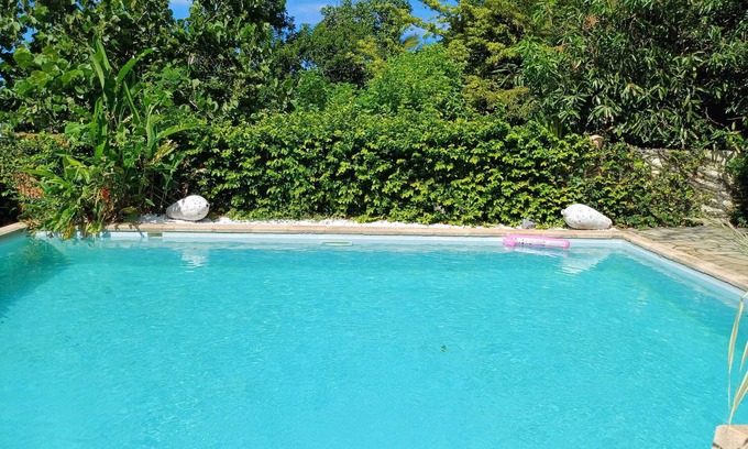 Bois d'Olives House | Homerez - Elegant House in Saint-Pierre with Private Pool