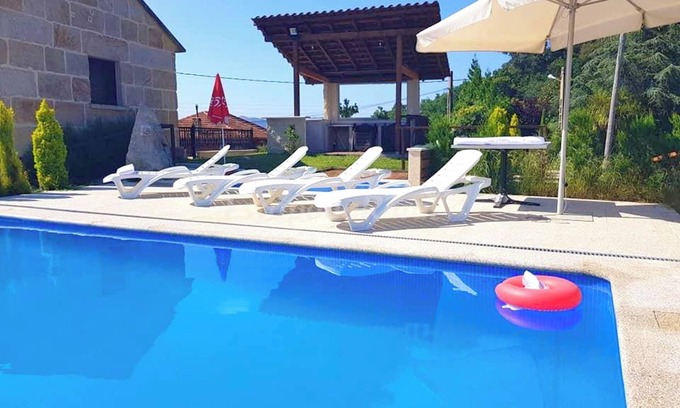 A Lama House | Homerez - Elegant House in Pontevedra + Private Pool