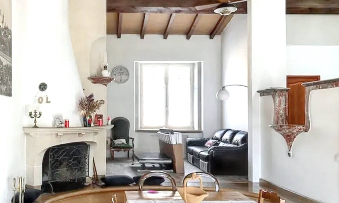 Villalier House | Homerez - Elegant House in Villalier with Garden and Jacuzzi