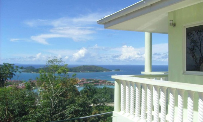 Zig Zag Ward Villa | Homerez - Elegant Villa with Sea View in Victoria