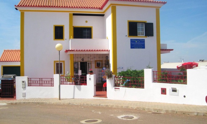 Alandroal House | Homerez - Exceptional house with garden and balcony