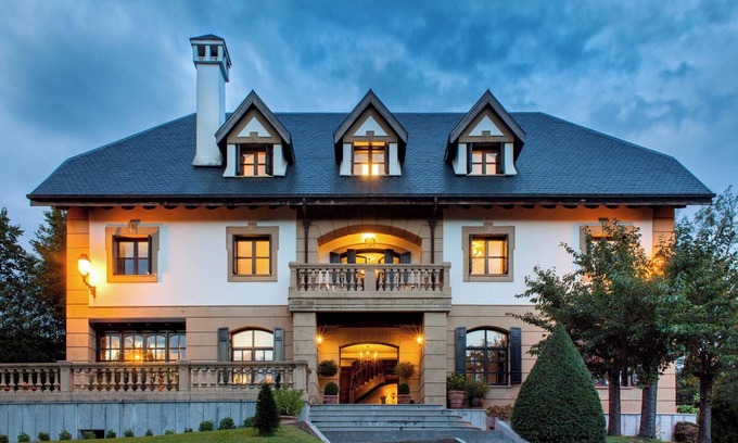 Oiartzun House | Homerez - Family Home in Oiartzun with Mountain View