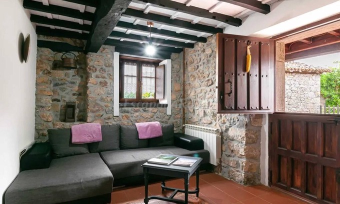 Cangas de Onis House | Homerez - Family House, Isongo, Fireplace
