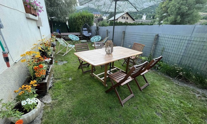 LʼArgentiere-la-Bessee Apartment | Homerez - Apartment L'Argentière