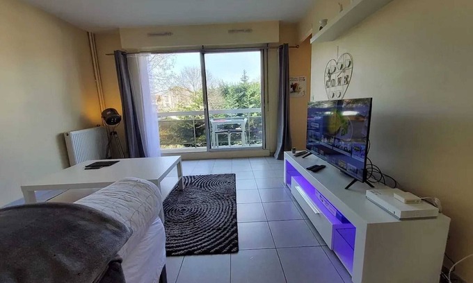 Les Pavillons-sous-Bois Apartment | Homerez - Apt. Pavillons-sous-Bois