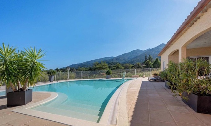 Montesquieu-des-Alberes House | Homerez - House with pool in Montesquieu-des-Albères