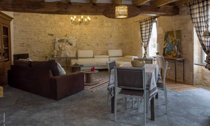 Saint-Ciers-sur-Gironde House | Homerez - Chalet in Saint-Ciers-sur-Gironde