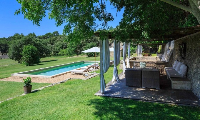 Saumane-de-Vaucluse House | Homerez - House in L'Isle-sur-la-Sorgue