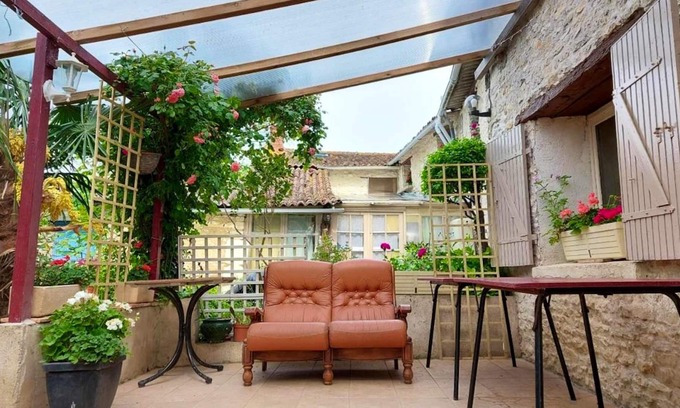 Saint-Jean-de-Sauves House | Homerez - House for 8 ppl. with garden and terrace at Saint-Jean-de-Sauves