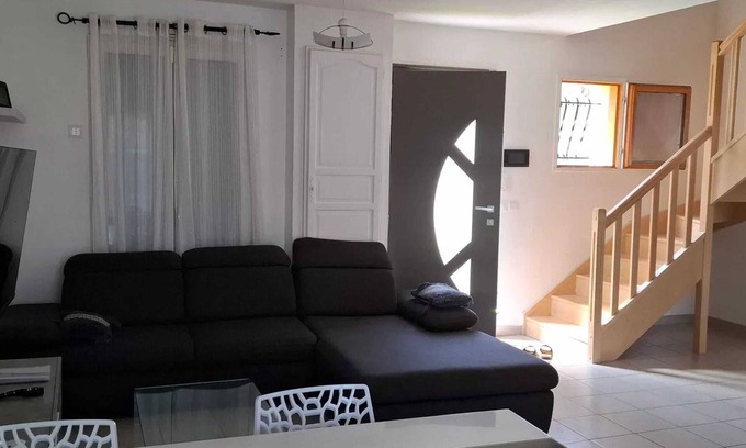 Le Mee-sur-Seine House | Homerez - Home in Le Mée-sur-Seine