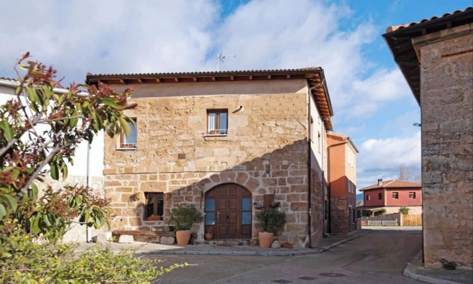 Llano de Bureba House | Homerez - House in Llano de Bureba