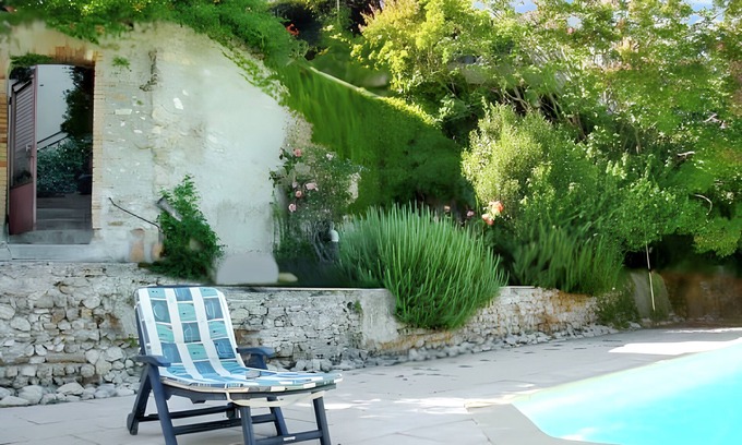 Buisson House | Homerez - House in Buisson with pool