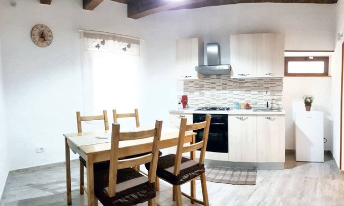 Frascineto House | Homerez - House in Frascineto - Parking