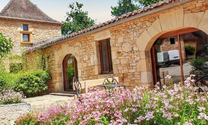 Puy-l'Eveque House | Homerez - House in Puy-l'Évêque with garden