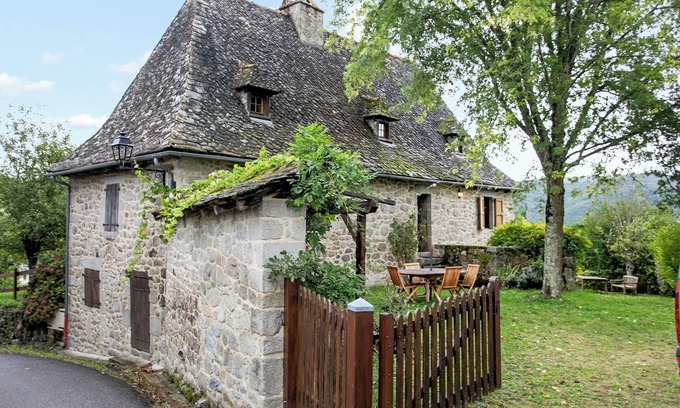 Senezergues House | Homerez - House in Senezergues