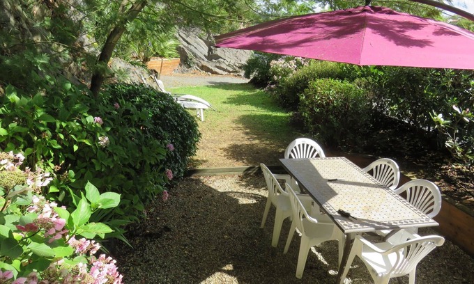 Ploezal House | Homerez - House Ploëzal with garden